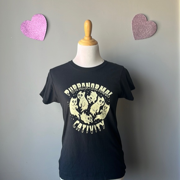 Tops - ⭐️3/$10⭐️ NWOT Cat shirt